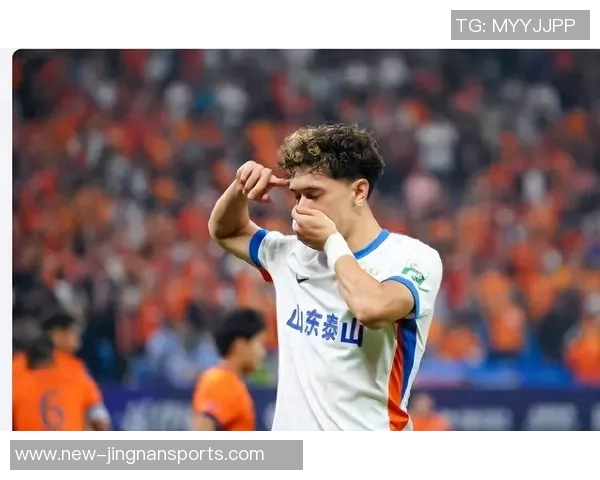 泰山中卫洛佩斯全场表现低迷对抗与争顶数据惨淡引发关注