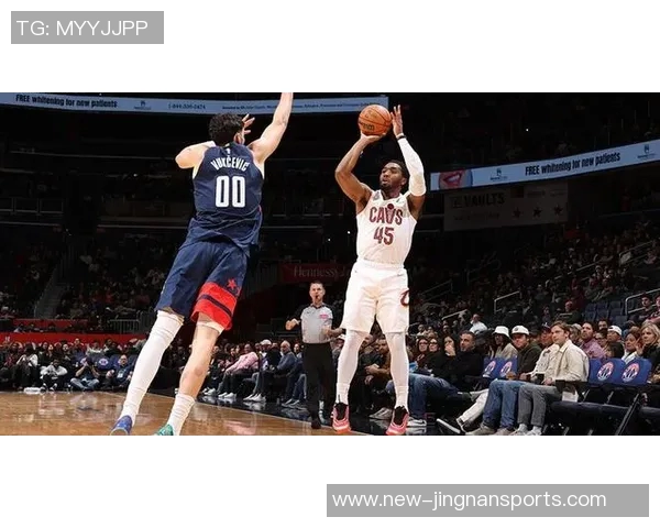 米切尔赛季结束后遭受重创提前与队友开始新赛季训练